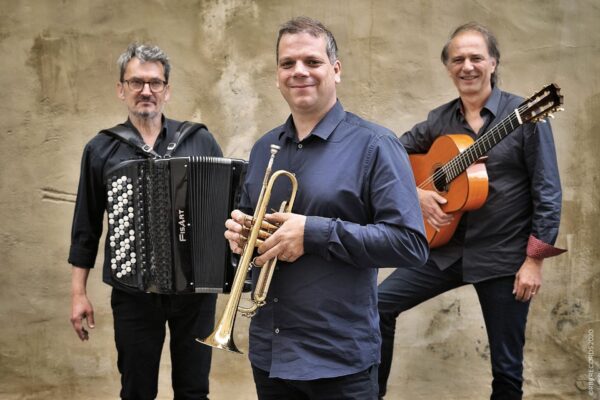 xlarge_COULEUR_LAGRIMAS_AZULES_AVEC_COPYRIGHT_RBKRECORDS_image00001_bc18e3e210 xlarge_COULEUR_LAGRIMAS_AZULES_AVEC_COPYRIGHT_RBKRECORDS_image00001_bc18e3e210