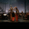 Orchestre au tour des marionnettistes